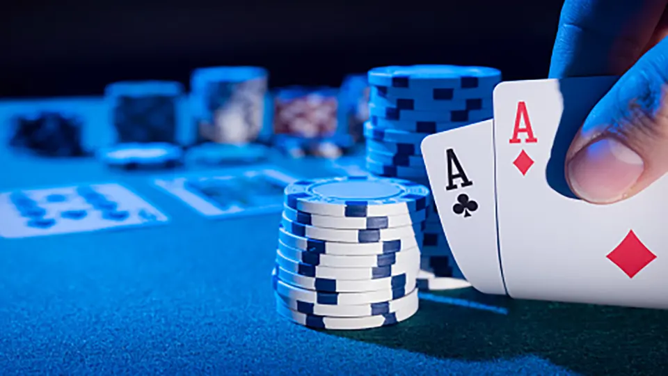 poker trên điện thoại